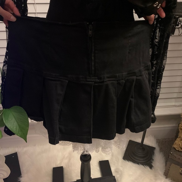 Tripp Nyc black and white corseted lace pleated mini skirt - Picture 6 of 12